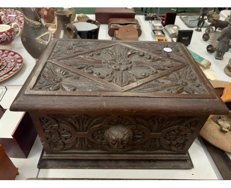 A VINTAGE HEAVILY CARVED WOODEN BOX 