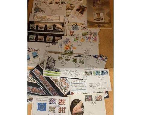 A QUANTITY OF FIRST DAY COVERS AND STAMPS TO INCLUDE 'FOOD AND FARMING' 