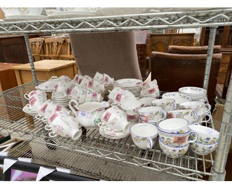 A LARGE QUANTITY OF CERAMIC WARE TO INCLUDE MINTON CUPS AND ROYAL ALBERT 'ROSE CLOUDS' TEA SERVICE ETC 