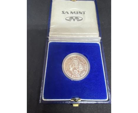 A SOUTH AFRICA 1992 , 1 RAND SILVER COIN . THE ITEM IS ENCAPSULATED AND CASED . PRISTINE CONDITION. 