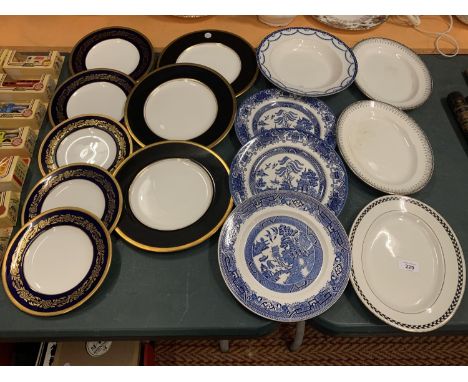 A LARGE QUANTITY OF CERAMIC WARE TO INCLUDE THREE BLUE AND WHITE PLATES AND FIVE COALPORT PLATES ETC 