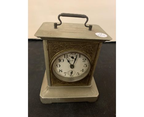 A METAL CASED CARRIAGE CLOCK WITH BRASS DETAIL 
