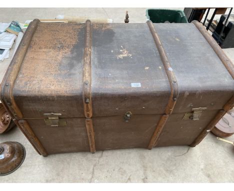 A LARGE VINTAGE TRAVEL TRUNK 