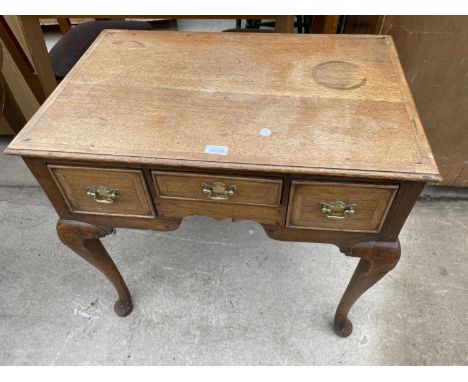 A GEORGE III LIGHT OAK AND CROSSBANDED LOWBOY WITH THREE DRAWERS, ON CABRIOLE LEGS, 29" WIDE 