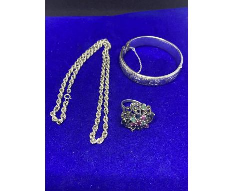 A SILVER BANGLE HALLMARKED BIRMINGHAM, A SILVER ROPE CHAIN MARKED 925 AND A SILVER RING TOTAL WEIGHT 45.58 GRAMS 