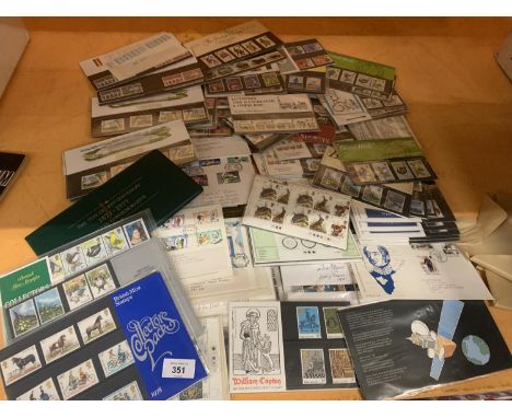 A LARGE ASSORTMENT OF FIRST DAY COVERS TO INCLUDE  ' THE YEAR OF THE CHILD', 'BRITISH BIRDS' ETC 