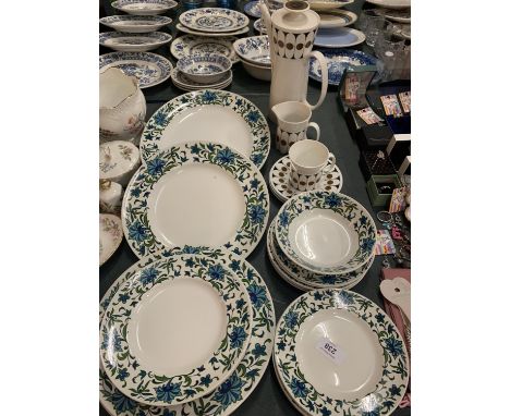 A LARGE ASSORTMENT OF CERAMIC WARE TO INCLUDE MIDWINTER DINNER SERVICE ETC 