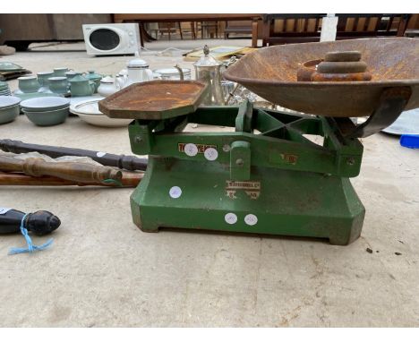 A VINTAGE SET OF POTATO SCALES TO INCLUDE WEIGHTS 