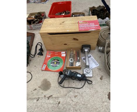 AN ASSORTMENT OF ITEMS TO INCLUDE A PINE STORAGE BOX, BOSCH ANGLE GRINDER AND DIAMOND CUTTING DISCS ETC 