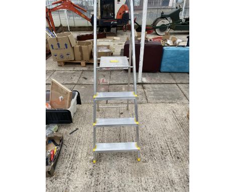 AN ALLOY STEP LADDER 