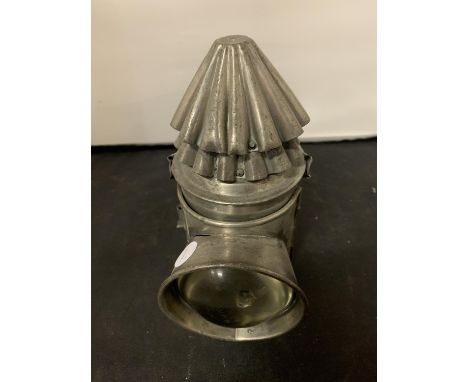 A 1915 REFORM LIGHTING CO LAMP 