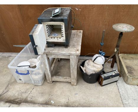 A COLLECTION OF ITEMS TO INCLUDE A VINTAGE KILN ON A STAND AND OTHER POTTERS RELATED ITEMS 