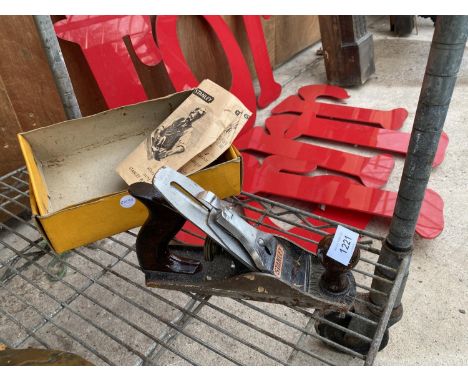 A VINTAGE STANLEY WOOD PLANE TO INCLUDE BOX 