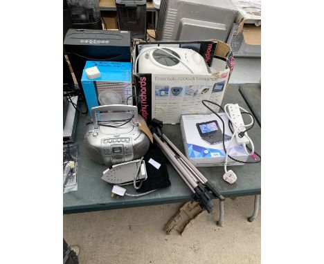AN ASSORTMENT OF ELECTRICALS TO INCLUDE A GOODMANS PORTABLE DVD PLAYER,A MORPHY RICHARDS BREAD MAKER ETC 