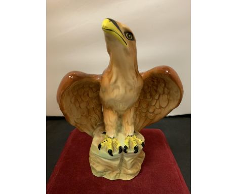 A CERAMIC EAGLE ORNAMENT (A/F) 