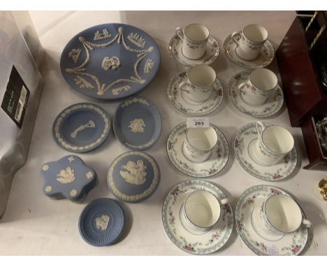 VARIOUS ITEMS OF WEDGEWOOD TO INCLUDE CUPS AND SAUCERS AND BLUE JASPERWARE 