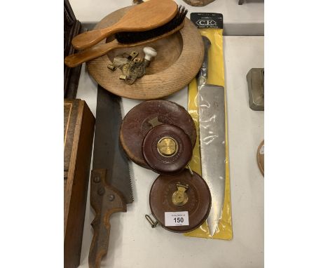 A SELECTION OF VINTAGE TOOLS TO INCLUDE THREE LEATHER CASED TAPE MEASURES 