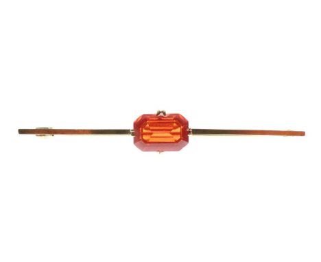 Fire opal bar brooch, stamped '15ct', 4.5g gross approx