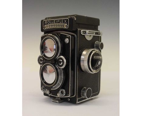 Franke &amp; Heidecke Synchro-Compur Rolleiflex twin-lens camera, no. 1742867, with Carl Zeiss Nr 1753878 Planar 1:3.5 f+75mm