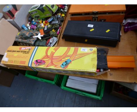 BOXED HOTWHEELS DOUBLE DARE RACE ACTION SET WITH 2 JOUEF FORMULA 1 CARS AND SCALEXTRIC SET