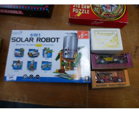 3 BOXED VEHICLES AND 6 IN 1 SOLAR ROBOT