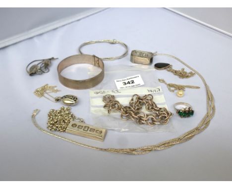 5 SILVER NECKLACES, BANGLE, 2 BRACELETS, BROOCH, RING AND PILL BOX TOTAL W: 5 OZT