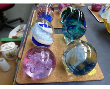 4 ASSORTED PAPERWEIGHTS INCLUDING CAITHNESS