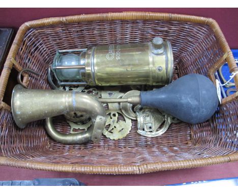 Oldham 900-4090 Miners Lamp, car horn, horse brasses.