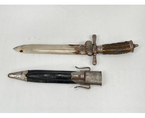An Imperial German Army pre-1914 Prussian Guard ceremonial dirk / dagger with shell form guard and antler grip, missing acces