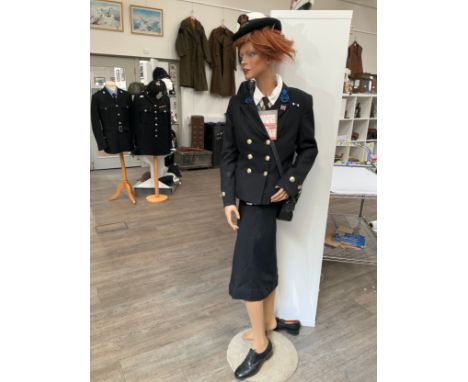 A Royal Navy Wrens uniform upon a female mannequin 
