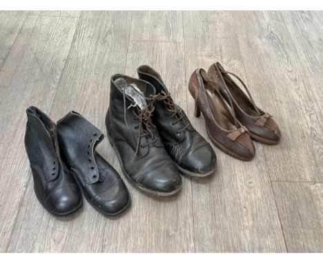 A pair of CC41 boots, a pair of army ammunition boots etc 