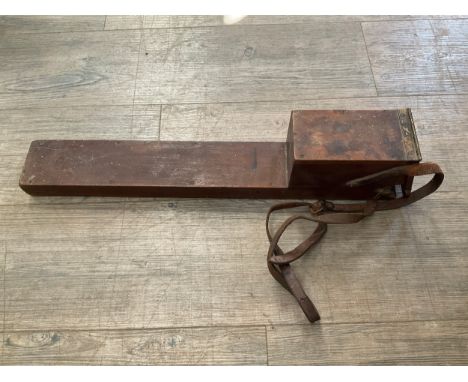 A French E Deranzi of Paris Clinometer with fitted case 