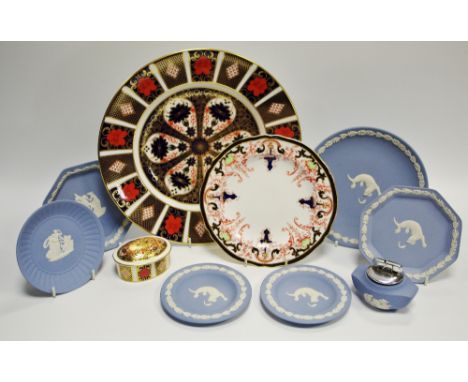 A Royal Crown Derby 1128 dinner plate (first); Royal Crown Derby old Imari trinket pot and cover (first) boxed; Royal Crown D