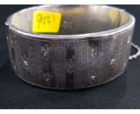 SILVER BANGLE 