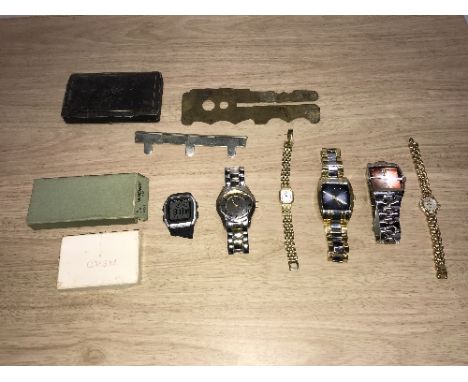 1 BOX OF ASSORTED GOODS INCLUDING BRASS BUTTON GUARD
