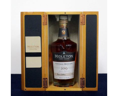 1 70-cl bt Midleton Very Rare Vintage Release 2019 Finest Irish Whiskey Polished wooden presentation case