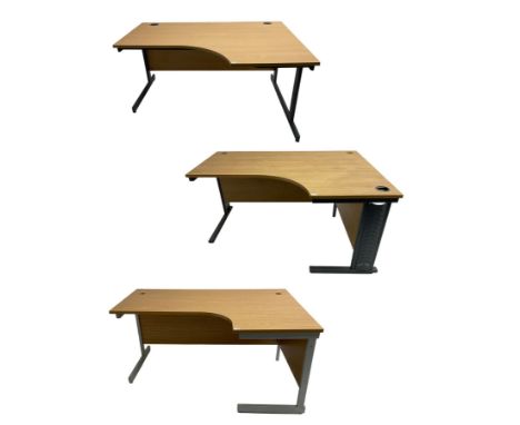 Light oak finish right hand desk on silver finish supports (W160cm, H73cm, D120cm), light oak finish right hand desk on grey 