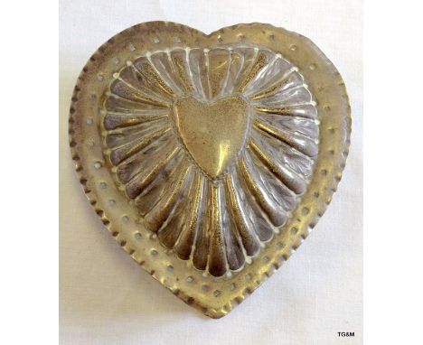 A Victorian silver hallmarked heart trinket pot