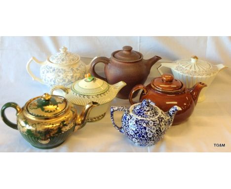 A collection of 7 Teapots and midwinter dishes