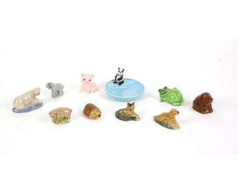 Collection of 40 Wade Whimsies and a Wade Whimtray, in a vintage Oxo tin box