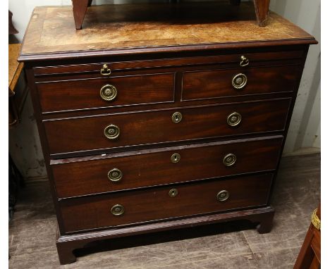 Late 19th / early 20th century mahogany bachelors chest, with brushing slide over two short and three long graduated drawers 