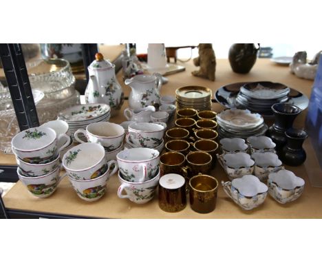 Spode Chelsea Bird tea service, comprising 12 cups and saucers, 5 egg cups, milk jug, cream jug and teapot, together with 12 