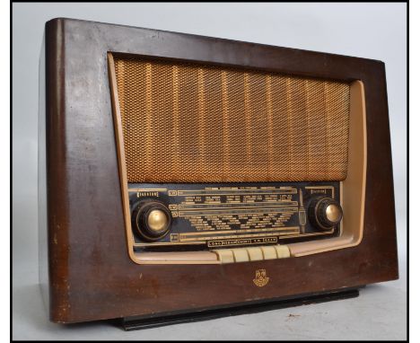 A vintage mid 20th century Regentone walnut cased valve radio having dials to front.&nbsp;Measures: 53cm wide.