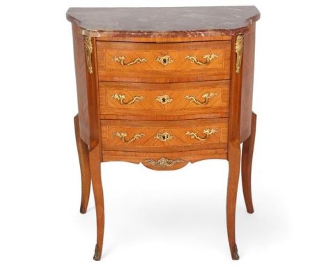 A French inlaid 3 drawer kingwood commode, with rococo ormolu mounts, handles and marble top, height 83cm, width 67cm, depth 