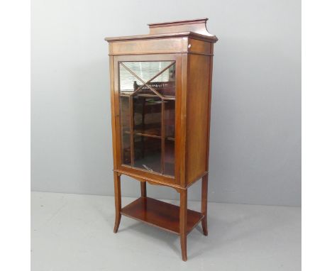 An Edwardian cross-banded flame mahogany and satinwood and ebony strung display cabinet, with lattice glazed door and shelf u