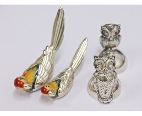 Hallmarked silver comprising a pair of owl menu holders, height 3.8cm each and a pair of parrots with enamel heads, length 6c