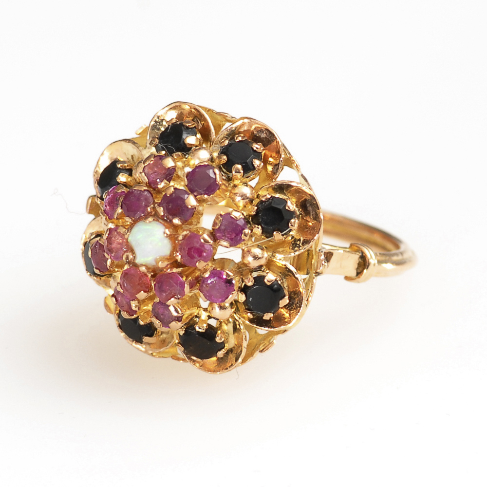 Ring mit verschiedenen Steinen.14 kt GG, ø 17,5 mmRg 56, 6 Ring mit verschiedenen Steinen.14 kt GG, ø 17,5 mmRg 56, 6