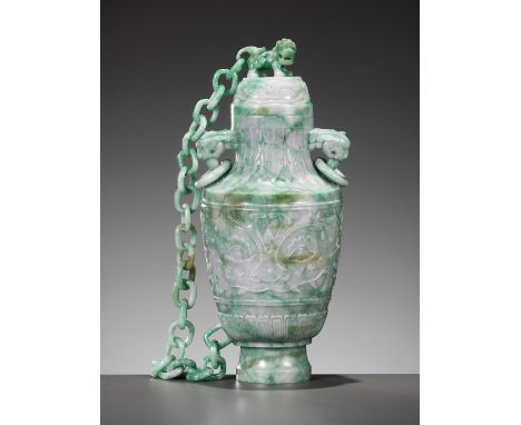 A LAVENDER AND APPLE GREEN JADEITE 'CHAIN' VASE AND COVER, EARLY 20TH CENTURY 二十世紀初飄紫翡翠獅鈕活環蓋瓶China. The translucent stone is 