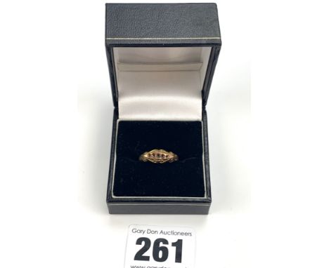 9k gold ring missing 5 stones, size O, w: 1.6 gms