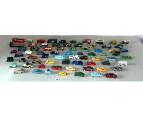 Large quantity of loose model vehicles inc. Corgi, Dinky, Solido, Matchbox etc